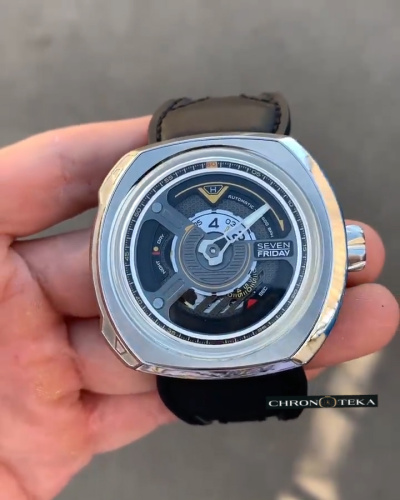 SEVENFRIDAY V-series